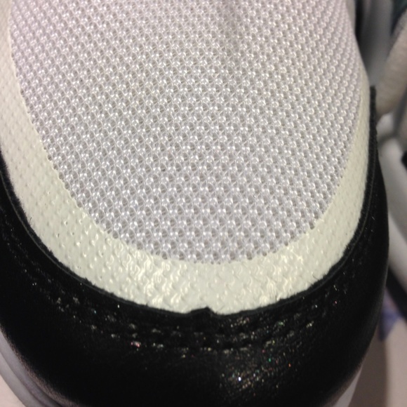 NWT MDT Red and Black The Arch Sneakers - Picture 5 of 7